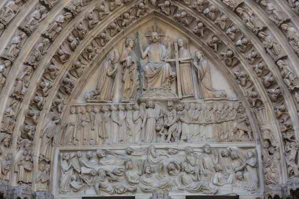 Paris, Cathédrale Notre-Dame - Portail central du front ouest, représentant le Jugement dernier — Photo