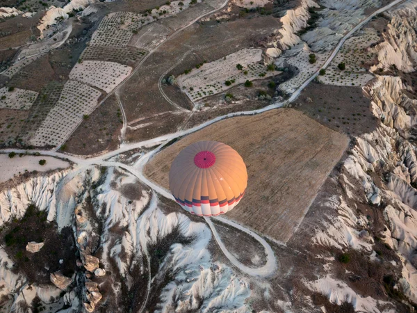 La plus grande attraction touristique de la Cappadoce, le vol avec le ballon au lever du soleil — Photo