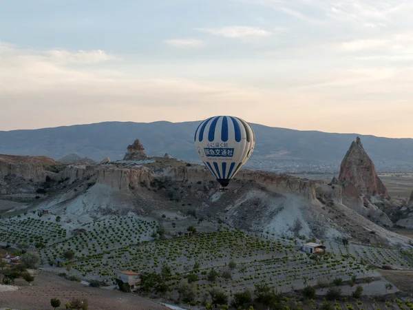 Cappadocia, Turchia.La più grande attrazione turistica della Cappadocia, il volo con il palloncino all'alba — Foto Stock