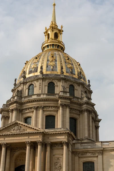 Pohled na dóm des Invalides, pohřebiště Napoleona Bonaparte, Paříž, Francie — Stock fotografie