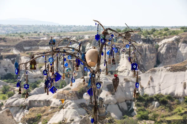 Evil eye in tree behind Love valley in Goreme national park. Cappadocia, Turkey — Stock Photo, Image