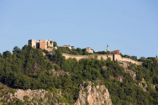 클레 오 파트 라의 해변 위 언덕에 세워진 alanya에 있는 성. 터키 — 스톡 사진