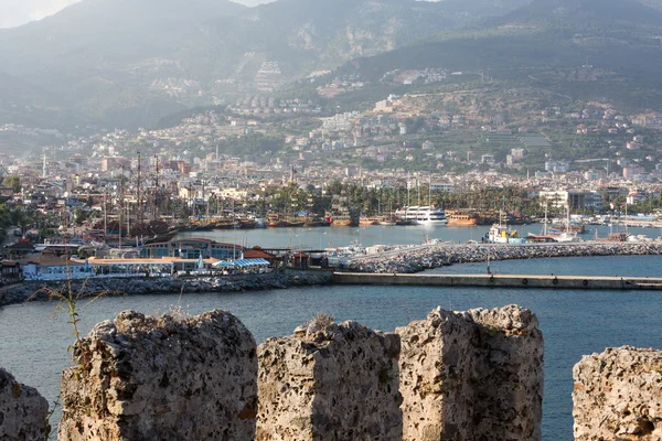 Pohled z hradu na starý přístav. Alanya, Turecko — Stock fotografie