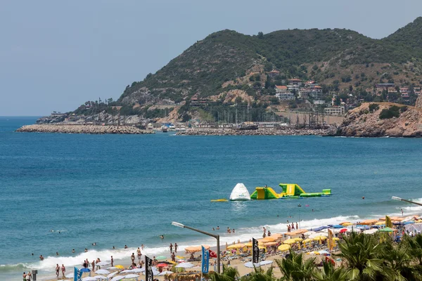 Alanya - der Strand von Kleopatra. Alanya ist einer der beliebtesten Badeorte in der Türkei — Stockfoto