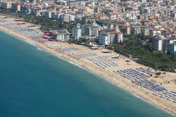 Alanya - plaża Kleopatry. Alanya jest jednym z najbardziej popularnych nadmorskich kurortów w Turcji — Zdjęcie stockowe