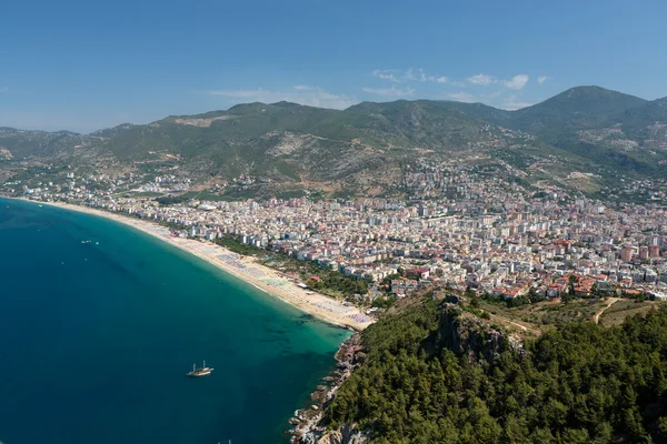 阿拉亚-克利奥帕特拉海滩。阿拉亚是土耳其最受欢迎的海滨度假胜地之一 — 图库照片