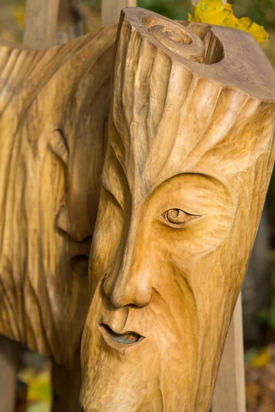 Figures en bois ressemblant à des fées tirées de contes slawiques primitifs — Photo