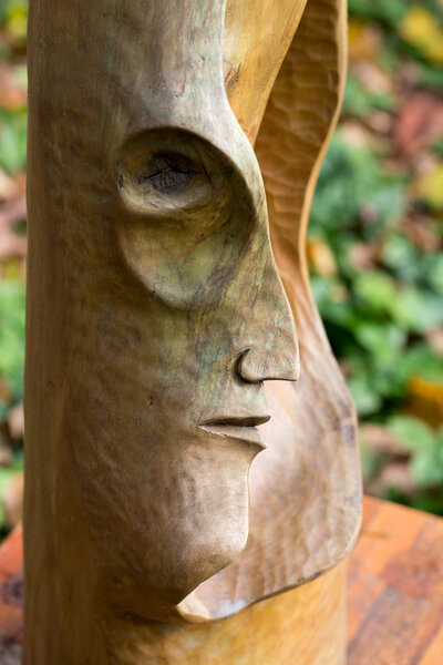 Деревянные фигуры из первобытных славянских сказок
