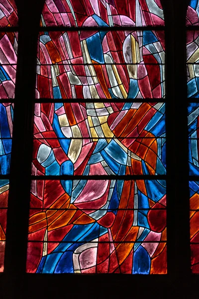 Stained glass window in the Church of Saint-Severin is a Roman Catholic church in the Latin Quarter of Paris, France — Stock Photo, Image