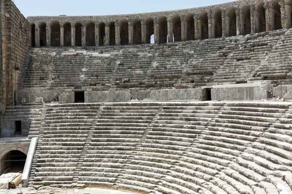 Ruiny starożytnego amfiteatru w Aspendos, Antalya, Turcja — Zdjęcie stockowe