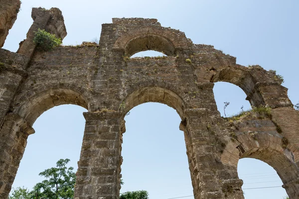 Parte dell'antico acquedotto ad Aspendos, Turchia — Foto Stock