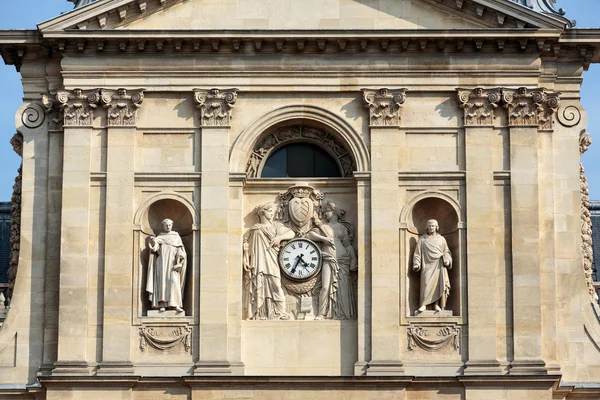 Fragment elewacji na Sorbonie de la chapelle w Paryżu, Francja — Zdjęcie stockowe