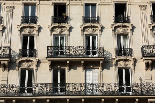 Hausfassade am Pantheonplatz in Paris, Frankreich — Stockfoto