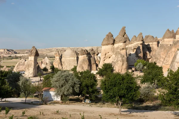 A sziklaalakzatok a Göreme nemzeti parkban. Cappadocia, Törökország — Stock Fotó