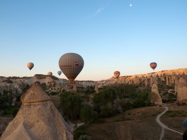 Göreme, Kapadokya - 16 Haziran 2014: Kapadokya nin en büyük turistik Kapadokya balon ile uçuş