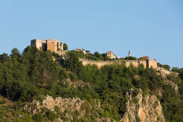 Le château d'Alanya construit sur la colline au-dessus de la plage de Cléopâtre. Turquie — Photo