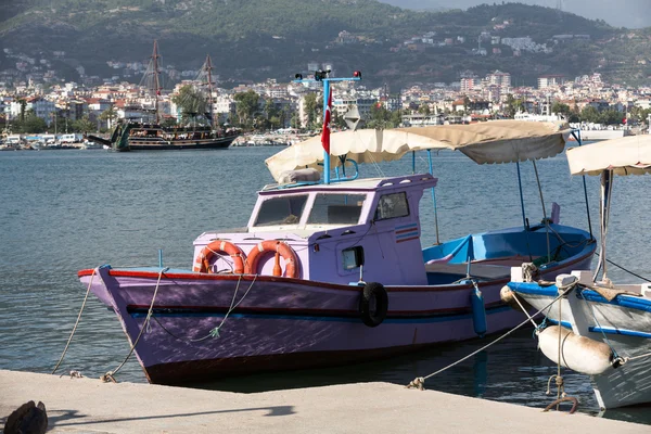 Fischerboote im Hafen von alanya. Truthahn — Stockfoto