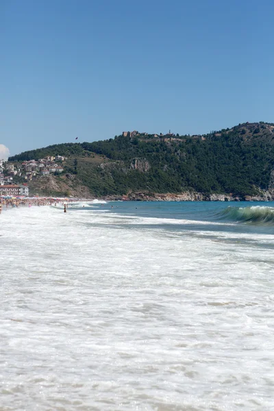 Alanya - plaża Kleopatry. Alanya jest jednym z najbardziej popularnych nadmorskich kurortów w Turcji — Zdjęcie stockowe