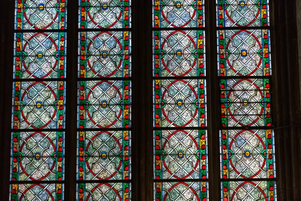 หน้าต่างกระจกสีภายในโบสถ์ Notre Dame , — ภาพถ่ายสต็อก