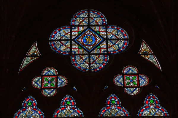 Stained glass windows inside the Notre Dame Cathedral, — Stock Photo, Image