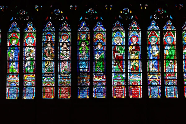 Finestre vetrate all'interno della Cattedrale di Notre Dame, Patrimonio dell'Umanità UNESCO. Parigi, Francia — Foto Stock