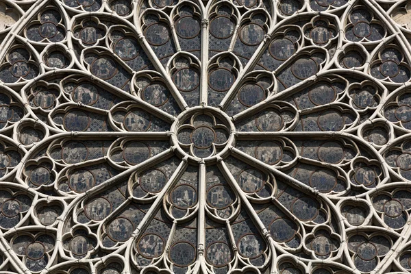 Notre Dame en la fachada sur de París con rosetón —  Fotos de Stock