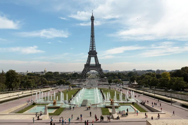 Eyfel Kulesi Jardins du Trocadero Çeşmede görüldü — Stok fotoğraf