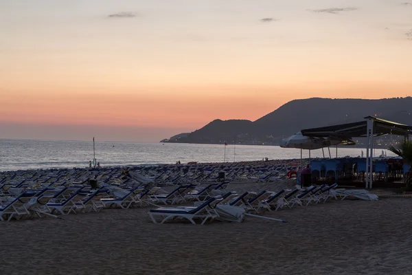 Solnedgång vid Kleopatrastranden i Alanya. Turkiet — Stockfoto