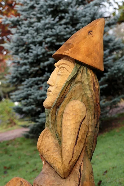 Märchenhafte Holzfiguren aus slawischen Urmärchen — Stockfoto