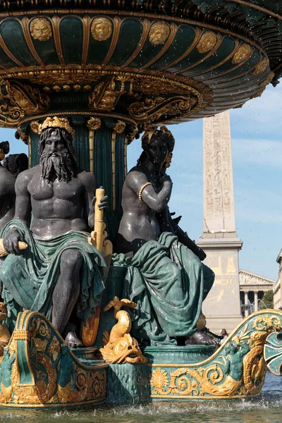 Fontein op de place de la concorde, paris, Frankrijk — Stockfoto