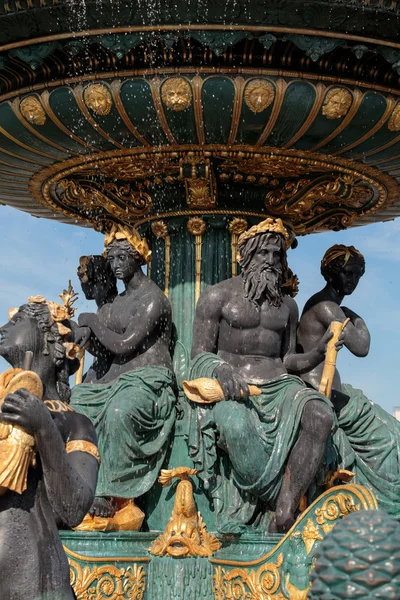 Fontein op de place de la concorde, paris, Frankrijk — Stockfoto