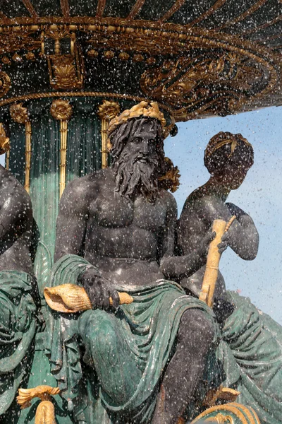 Фонтан на площади Согласия, Париж, Франция — стоковое фото