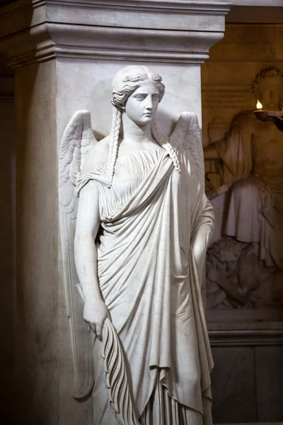 Paris - The National Residence of the Invalids. The angel at the tomb of Napoleon — Stock Photo, Image