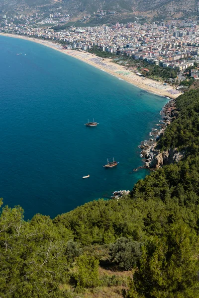 Alanya - der Strand von Kleopatra. Alanya ist einer der beliebtesten Badeorte in der Türkei — Stockfoto