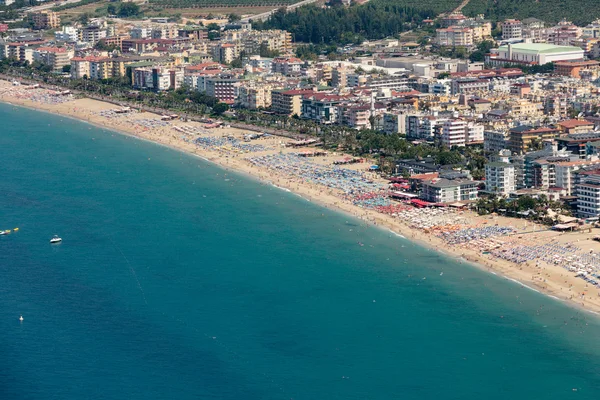 Alanya - der Strand von Kleopatra. Alanya ist einer der beliebtesten Badeorte in der Türkei — Stockfoto