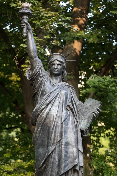 Paris - Montparnasse. Model Statua wolności — Zdjęcie stockowe