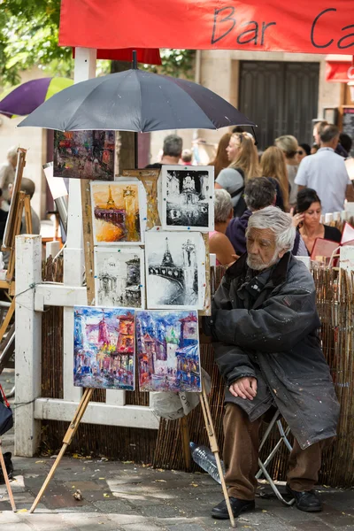 París - Mercado de artistas al aire libre en la Plaza Tertre (Place du Tertre) en Montmartre — Foto de Stock