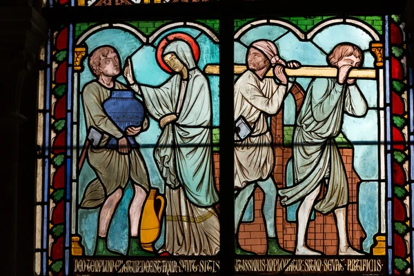 Gebrandschilderde ramen in de schatkist van de Notre Dame kathedraal, Unesco World Heritage Site. Paris, Frankrijk — Stockfoto