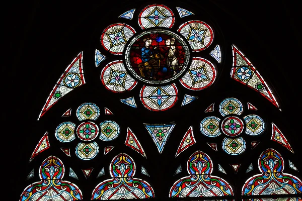 Gebrandschilderde ramen in de schatkist van de Notre Dame kathedraal, Unesco World Heritage Site. Paris, Frankrijk — Stockfoto