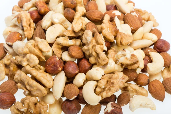 Hintergrund gemischter Nüsse - Haselnüsse, Walnüsse, Cashewnüsse, Pinienkerne — Stockfoto