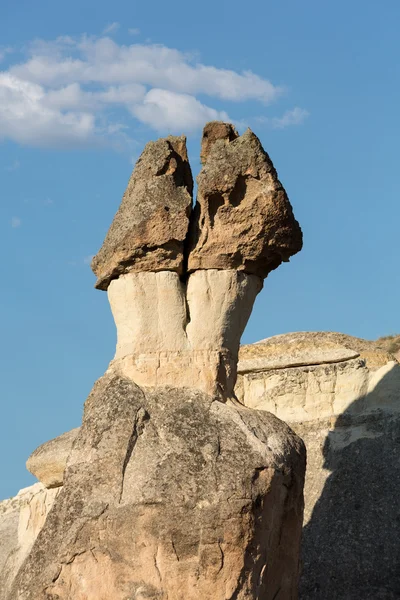 Rotsformaties in goreme nationaal park. Cappadocië, Turkije — Stockfoto