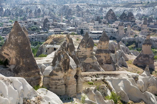 Love Valley im Goreme Nationalpark. Kappadokien, Türkei — Stockfoto