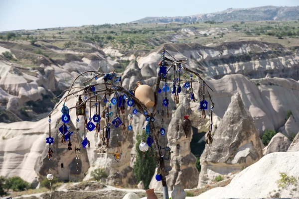 Evil eye in tree behind Love valley in Goreme national park. Cappadocia, Turkey — Stock Photo, Image