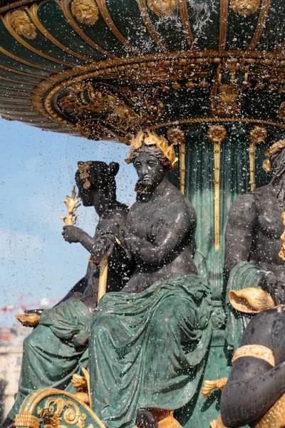 Fuente en la Place de la Concorde, París, Francia — Foto de Stock