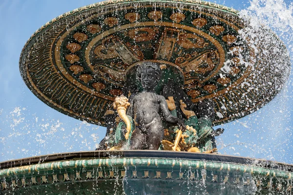 Fontanna na place de la concorde, Paryż, Francja — Zdjęcie stockowe