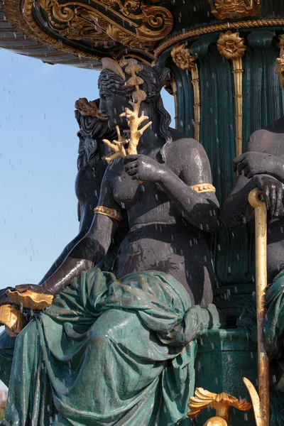 Fontein op de place de la concorde, paris, Frankrijk — Stockfoto