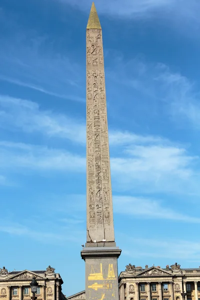 Obelisco egiziano di Luxor con geroglifici su Place de la Concorde . — Foto Stock