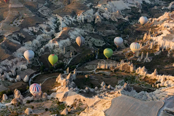 Cappadocia, Turchia.La più grande attrazione turistica della Cappadocia, il volo con il palloncino all'alba — Foto Stock