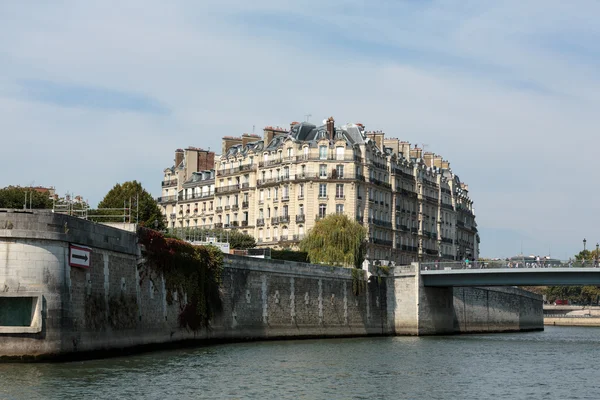 Seine rivier en beroemde Cite eiland. Paris, Frankrijk — Stockfoto