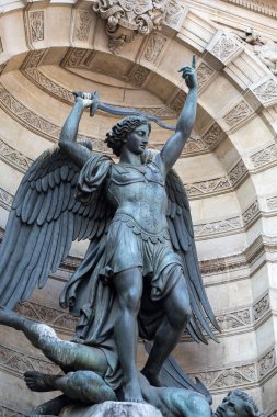 Çeşme heykelleri Paris'te michel saint